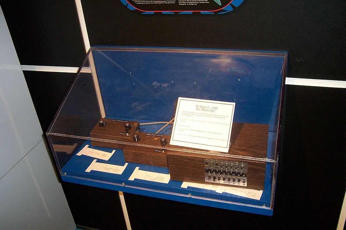 Prototypowy Brown Box (1968). By George Hotelling.