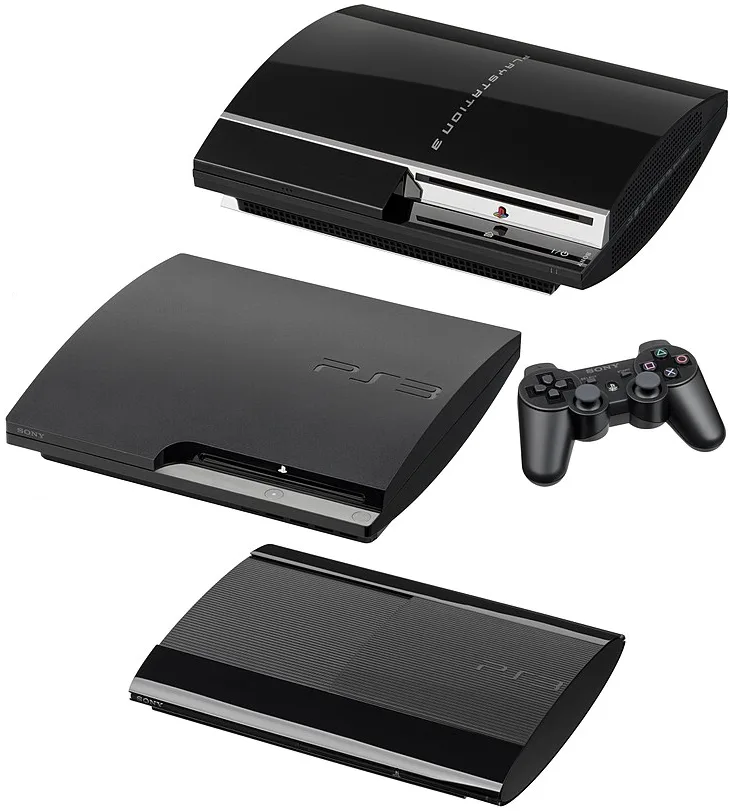 Od góry - PS3 FAT, Slim, Super Slim. Domena publiczna.